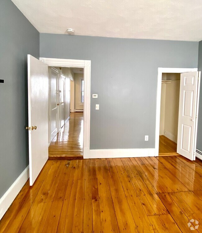 Building Photo - 284 Chelsea St Unit 1 Rental