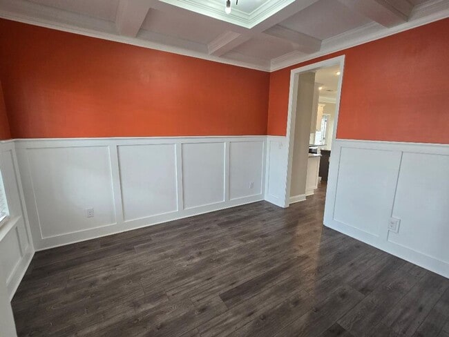 Photo - 733 Courtland Ln