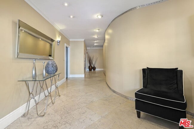 Photo - 8550 Holloway Dr Unidad 305