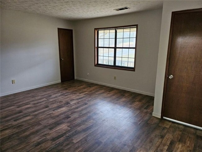 Photo - 2835 Springdale Rd