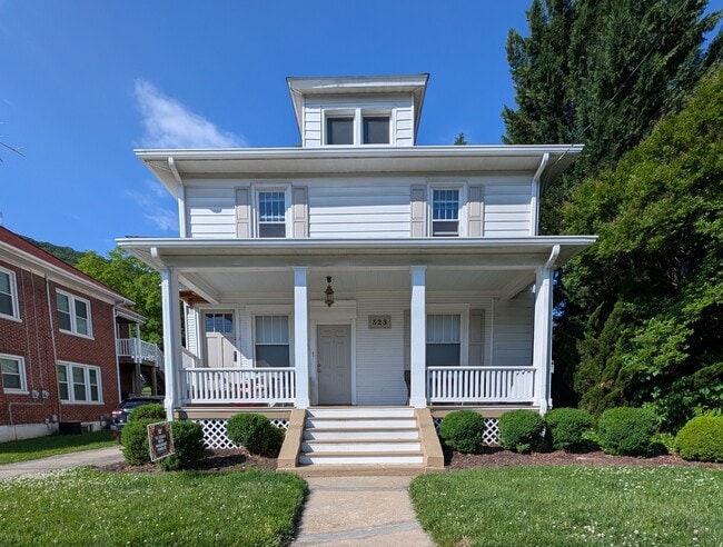 Building Photo - 523 Arbutus Ave SE Unit 523-B