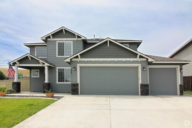 Building Photo - 4 Bed/2.5 Bath + an Office Home in Kennewick