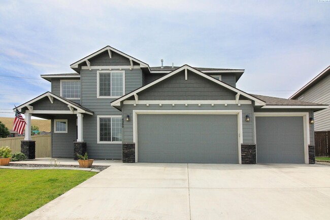 4 Bed/2.5 Bath + an Office Home in Kennewick - 4 Bed/2.5 Bath + an Office Home in Kennewick