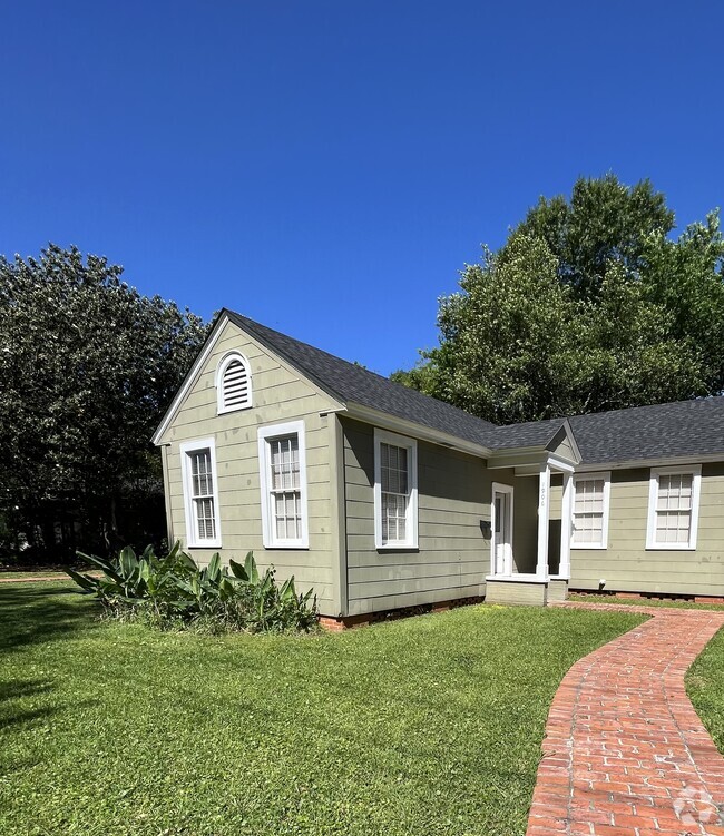 Adorable covered front entry - 918 Blythe Ave Rental