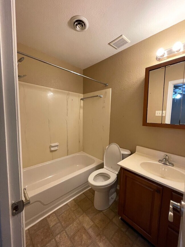 Photo - *Knoxville 37912 - 2 bedroom, 2.5 bath tow...