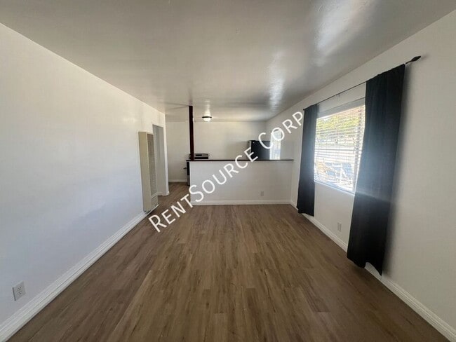Photo - 1360 Nancy St