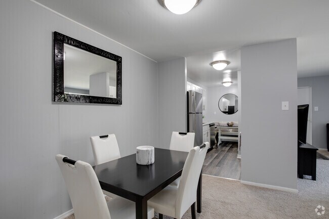 2BR, 1BA - 1,000SF - Dining Room