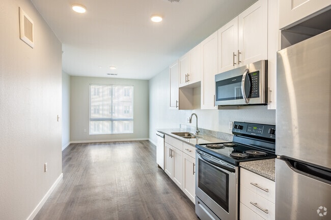 1BR, 1BA - 620SF - Kitchen / Living Room