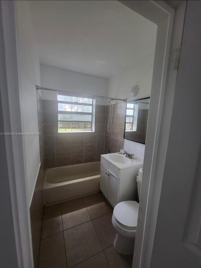 Photo - 1402 NW 13th Ct