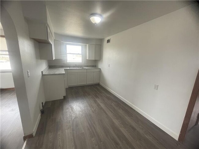 Photo - 160 Fernwood Rd Unit 2