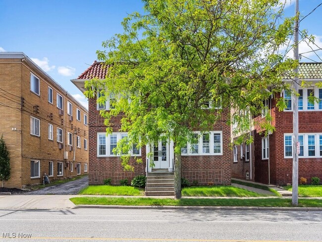 Building Photo - 16201 Madison Ave Unit 1