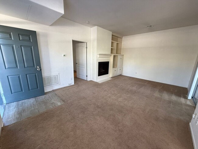 Photo - 1BR/1BA Condo w/ ASSIGNED PARKING for rent near Del Mar AVAILABLE NOW!