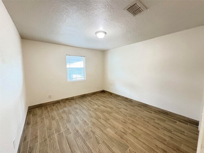 Photo - 7225 Cook Rd