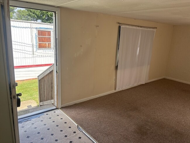 Photo - 475 Landis Ln