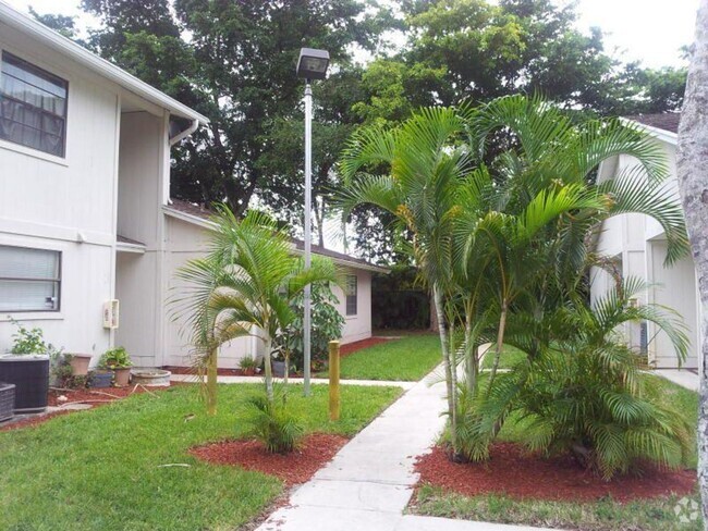 Building Photo - Spacious 2 bedroom 2 bath very private villa Unit G Rental