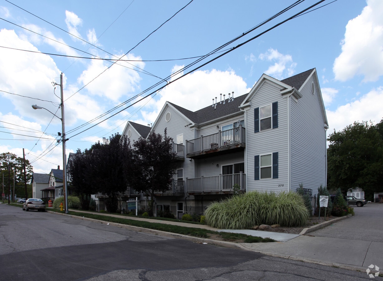 Cross Street Apartments - Cross Street Apartments