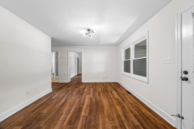 Photo - 618 Glen Lily Rd