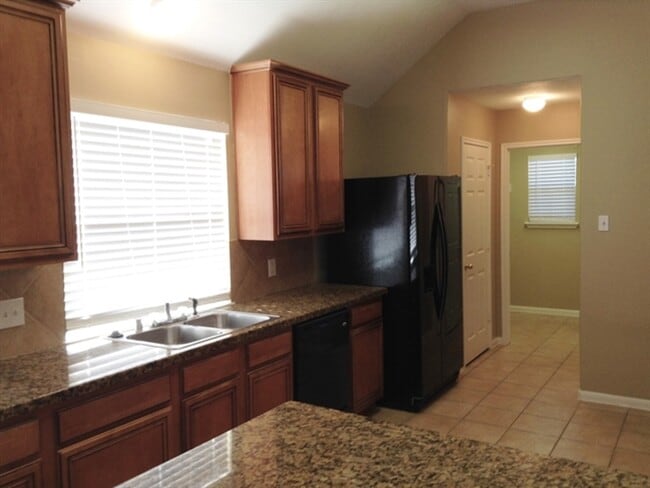 Photo - 2210 2 Trail Dr