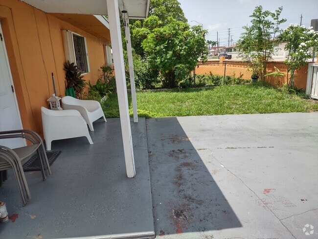 Building Photo - 960 E 40th St Unit B Rental