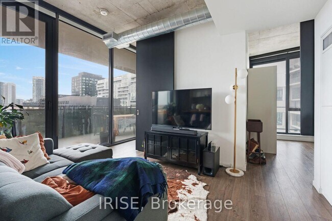 Photo - 21 Lawren Harris Square Unit 613