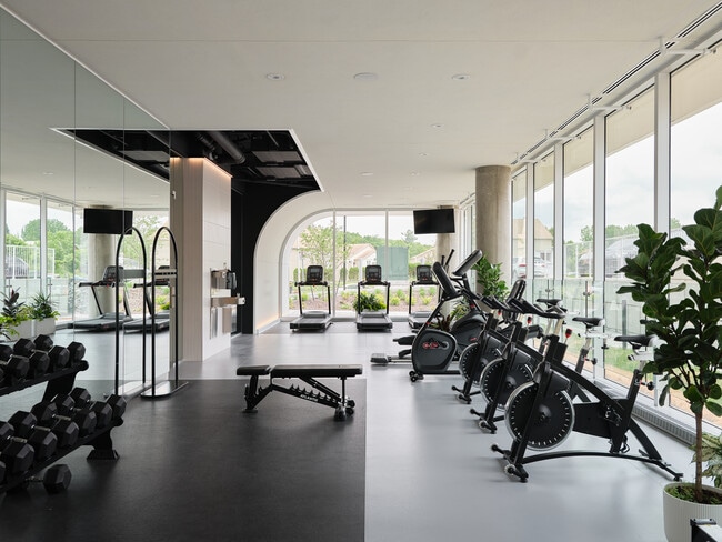 Photo - Mellem Manoir-Des-Trembles