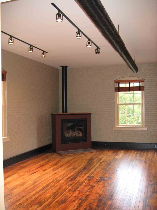 Corner Gas Fireplace - 29 Middlebrook Ave Unit 29B