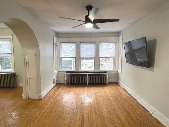 Photo - 513 E 19th St Unit B