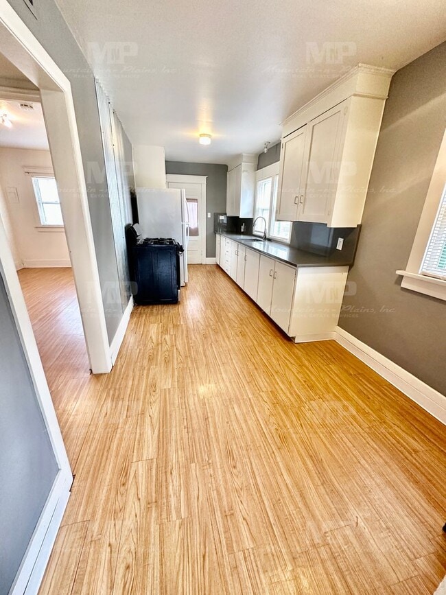 Photo - 619 S Whitcomb St