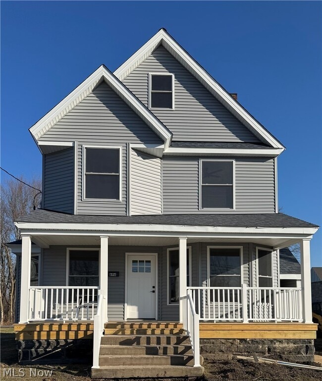 Building Photo - 694 Erie St