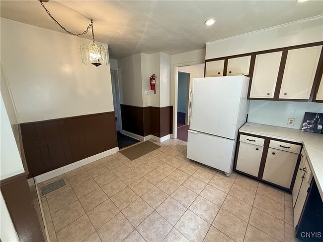 Building Photo - 4 Pleasant St