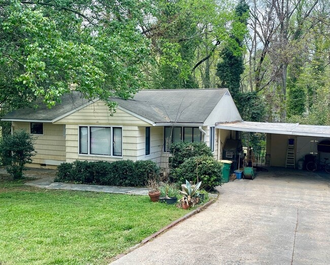 Photo - 3 Bedroom 1 Bath Near UGA and 5 Points! Available August 10th!