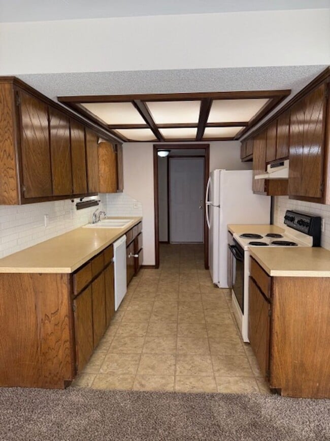 Photo - Spacious 2 bed/2.5 Baths - Duplex in the Surrey Hills Addition