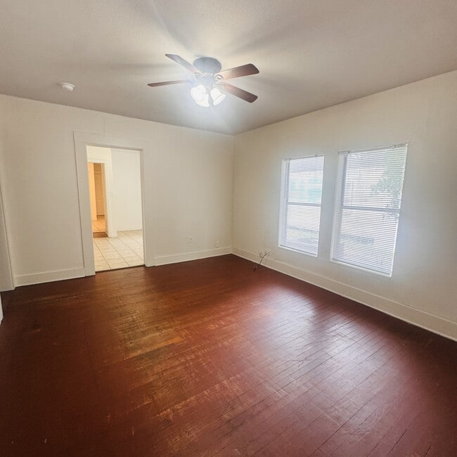 Photo - 4020 Howard St