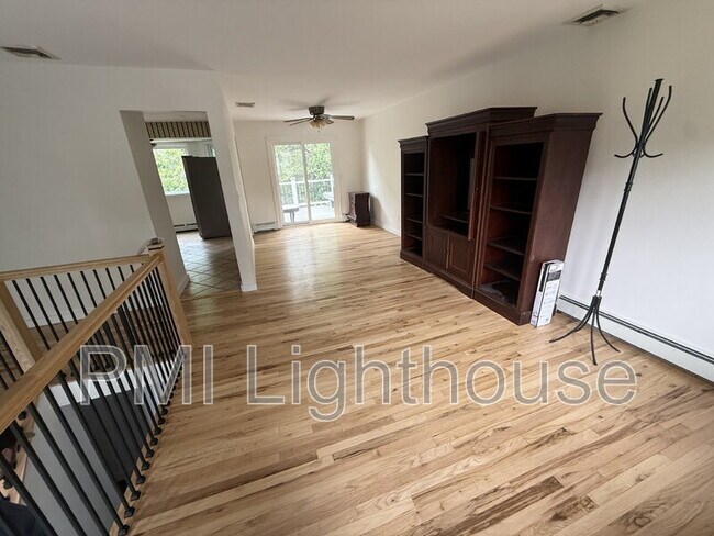 2077 Feuereisen Ave