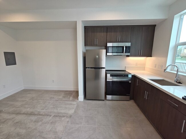 Photo - 259 Montague Expy Unit 01