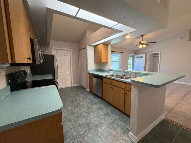 Photo - Spacious 4 bedroom in North Port
