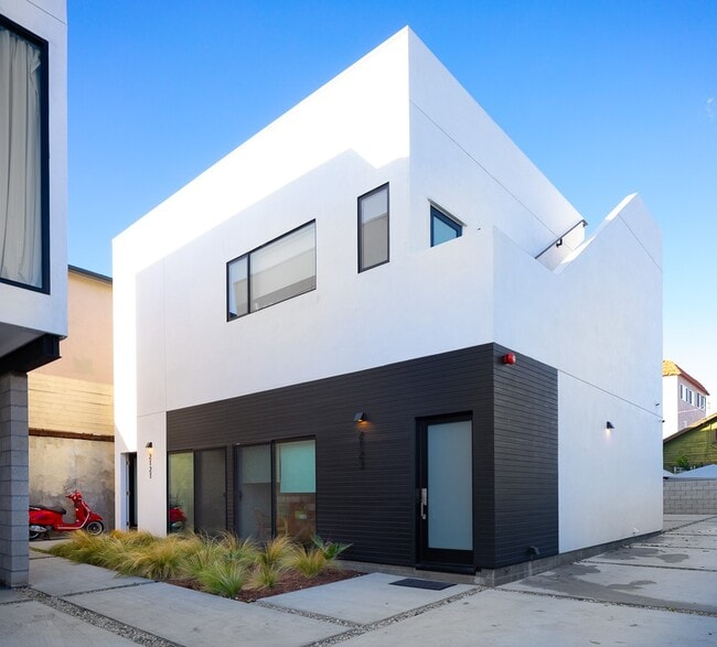 Photo - 2121 Scott Ave Townhome