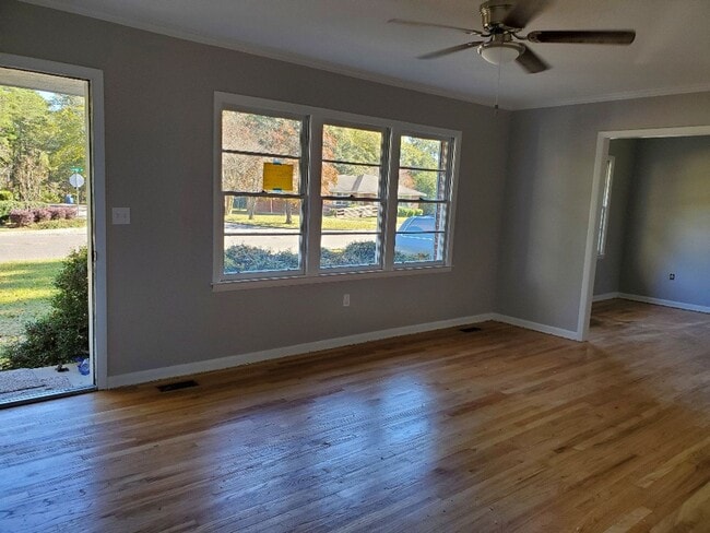 Photo - 1120 Edgewood Dr