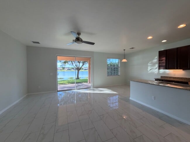 1484 Birdie Dr