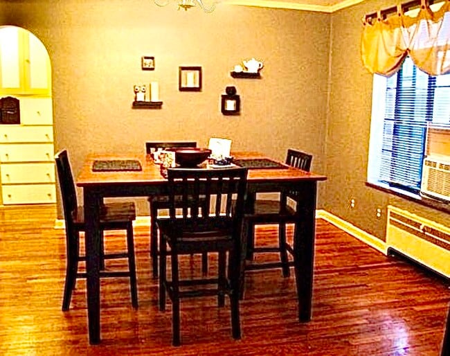 Photo - 735 Lincolnway E