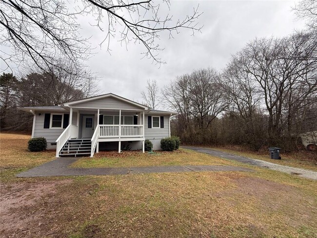 Photo - 3218 Macedonia Rd