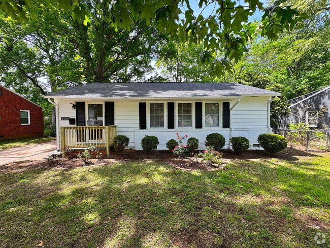 Building Photo - Well Maintained Home Minutes from Downtown...