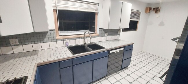 Building Photo - 1631 Van Horne Ln