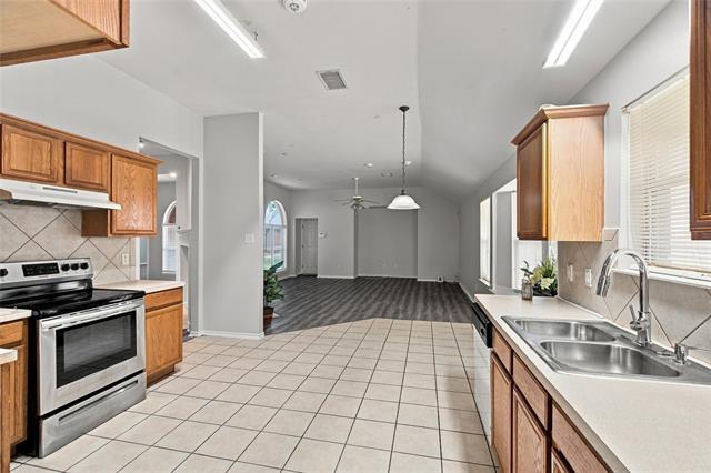 Photo - 1033 Suffolk Ln