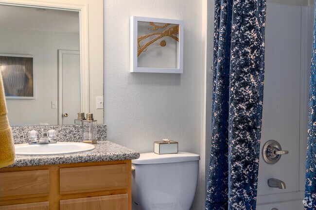 2BR, 2BA - 1,035SF - Second Bathroom