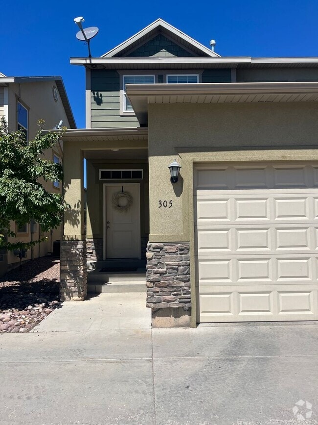 Building Photo - 3 Bed 2.5 Bath Townhome in Vernal!!