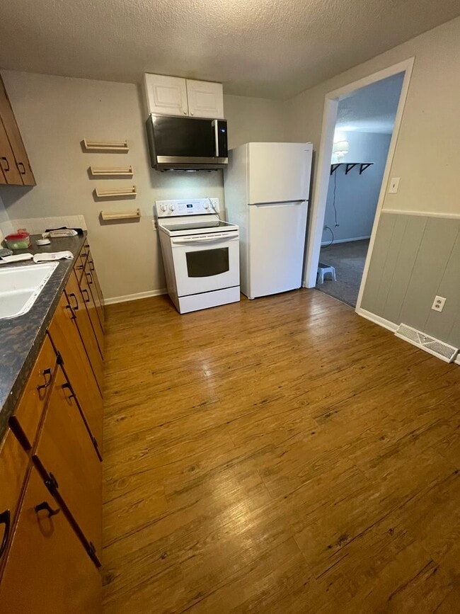 Photo - 3 bed/ 1 bath Single Family House