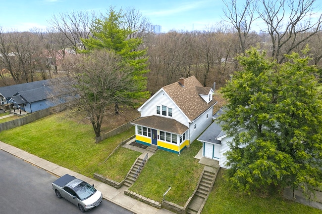 Photo - 851 W 25th St