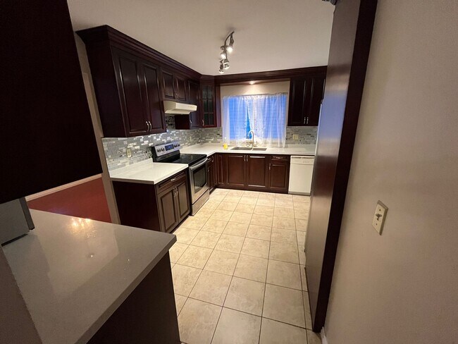 Photo - 2929 Cord Av