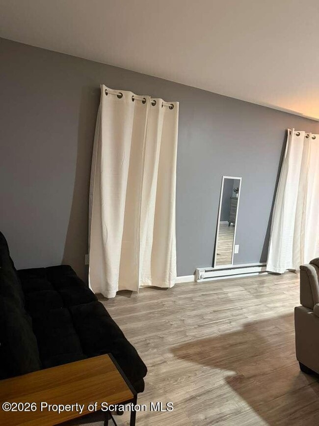 Photo - 125 N River St